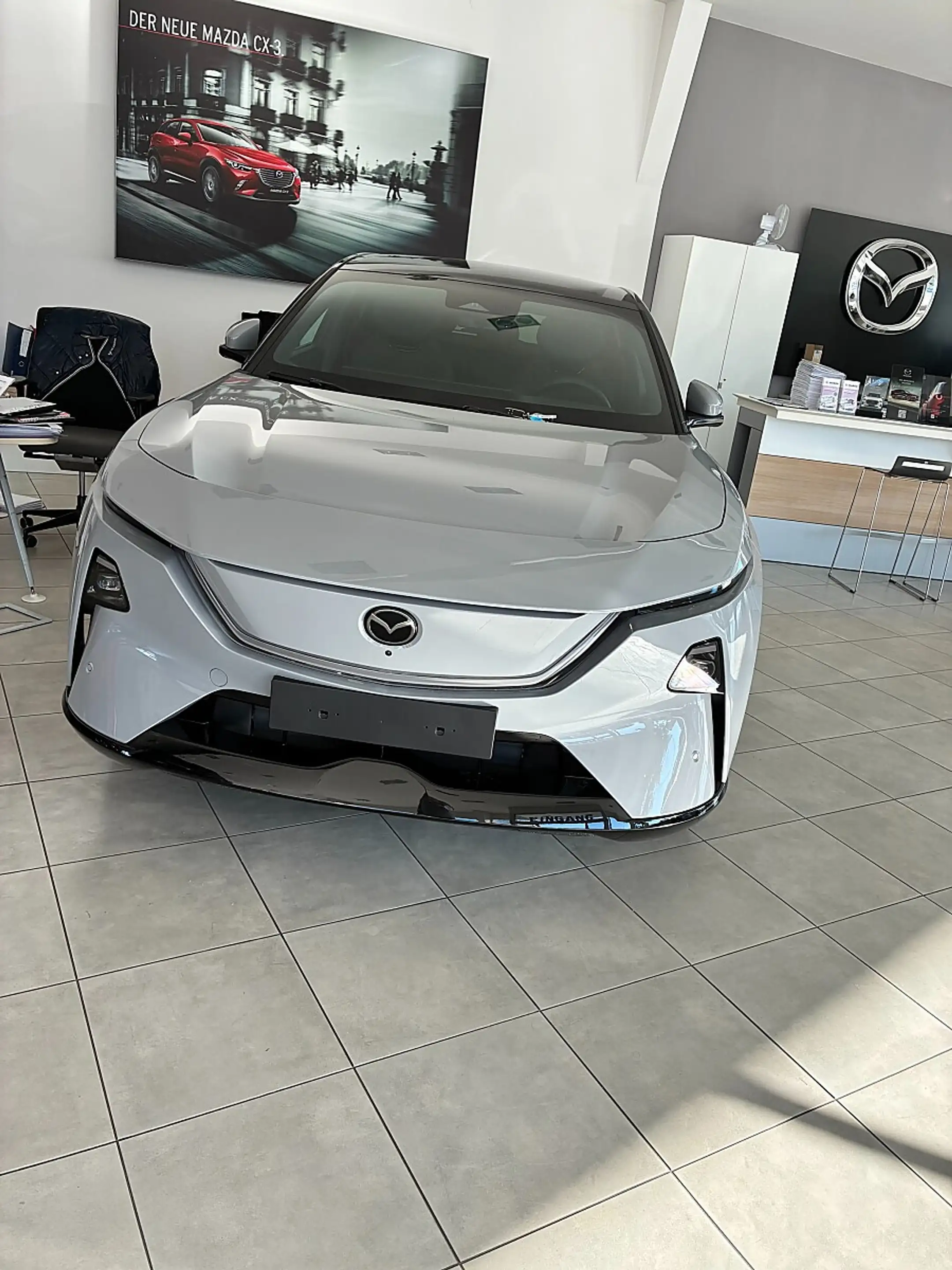 Mazda CX-6e Mazda CX-6e 78kWh Takumi — photo 2