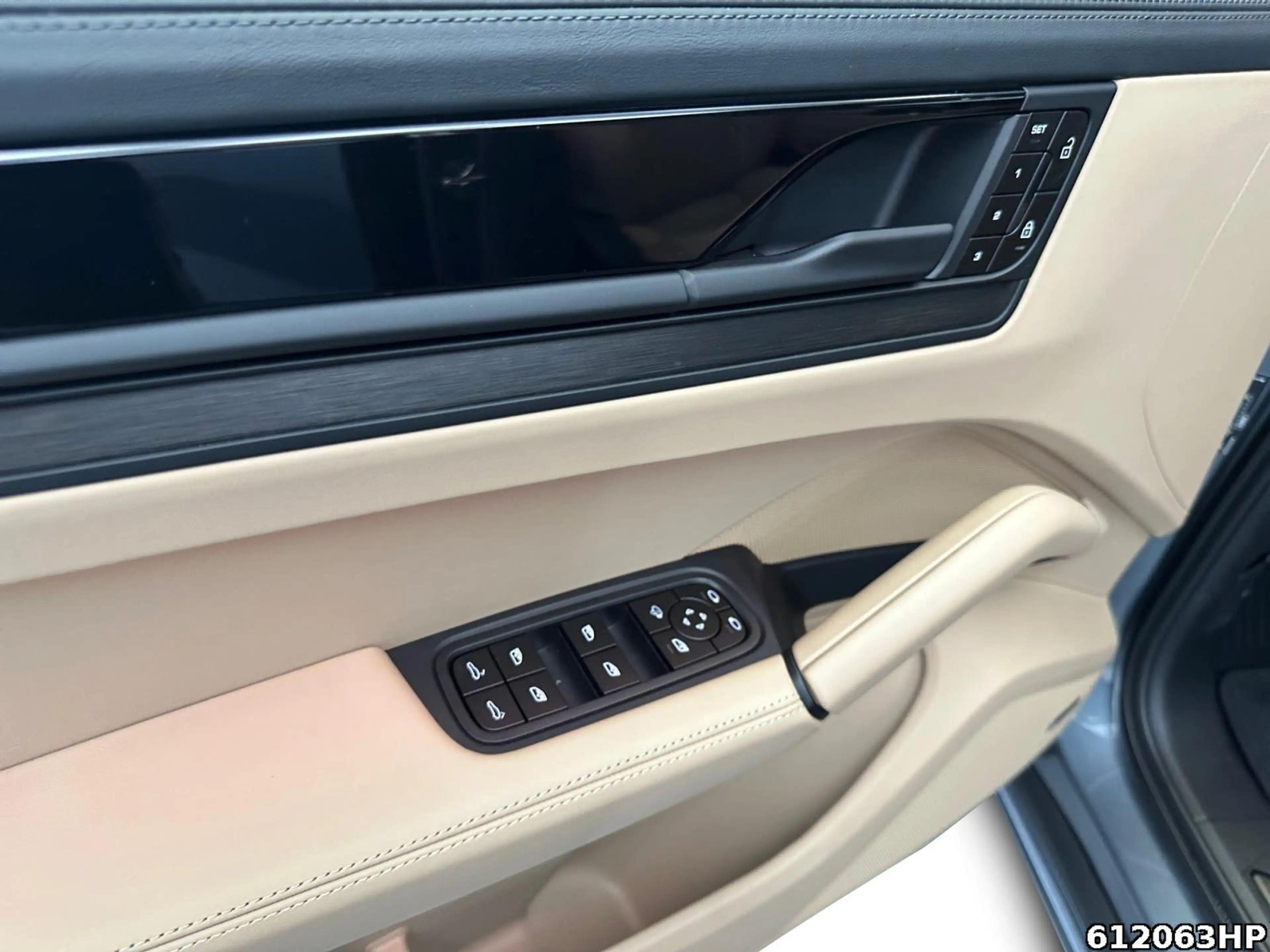 Porsche Cayenne Black Edition Head-up Standheizung 21" — photo 14
