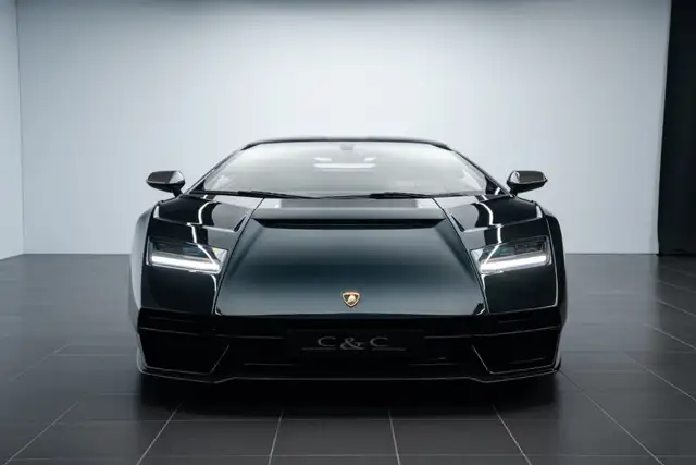 Lamborghini Countach view 4