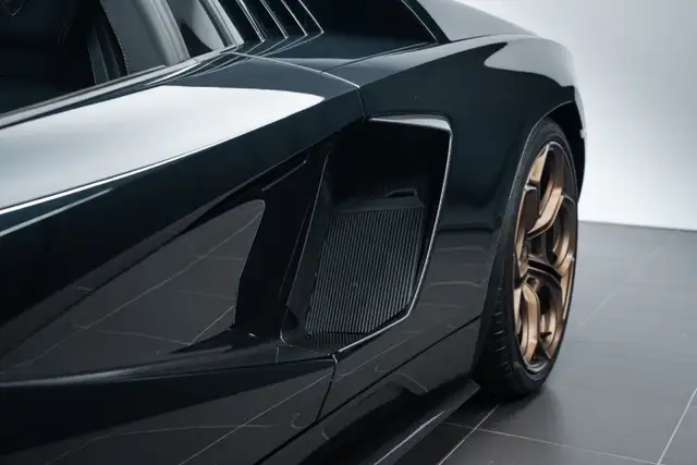 Lamborghini Countach view 9