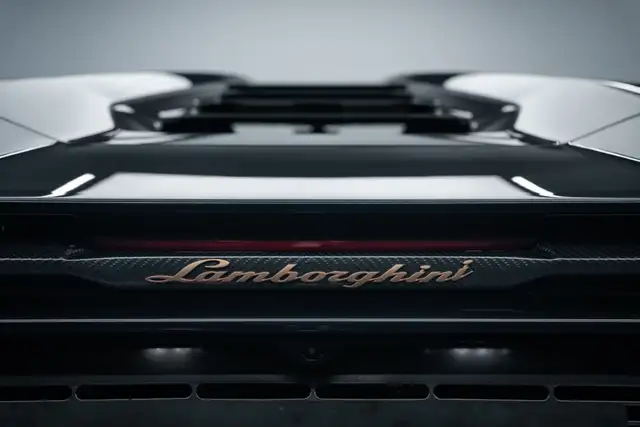 Lamborghini Countach view 12