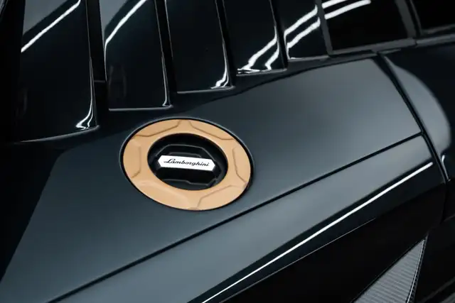 Lamborghini Countach view 14
