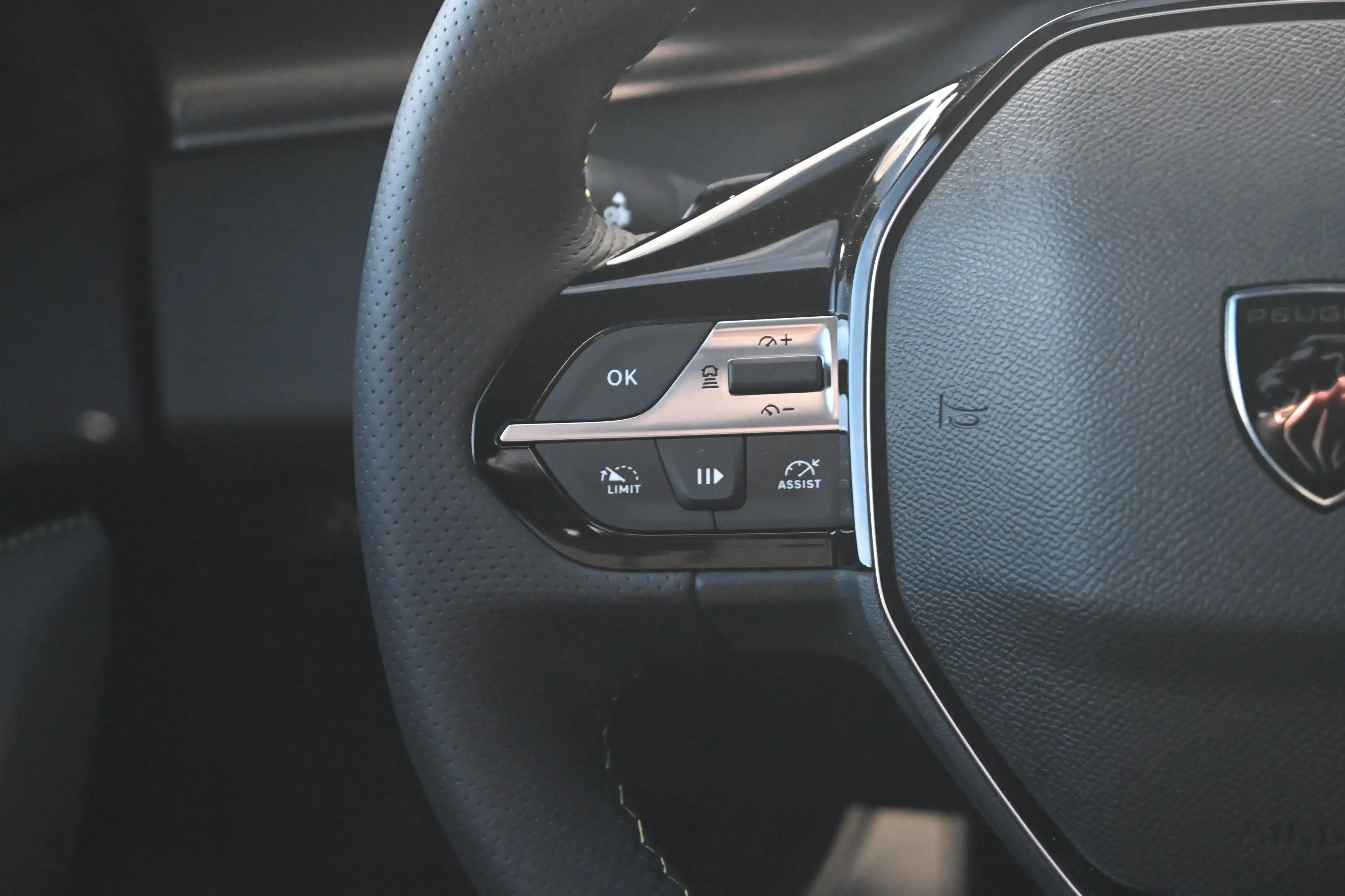 Peugeot 408 1.6 GT Exclusive Plug-In Hybrid 240 Demo-Deal! | S — photo 14