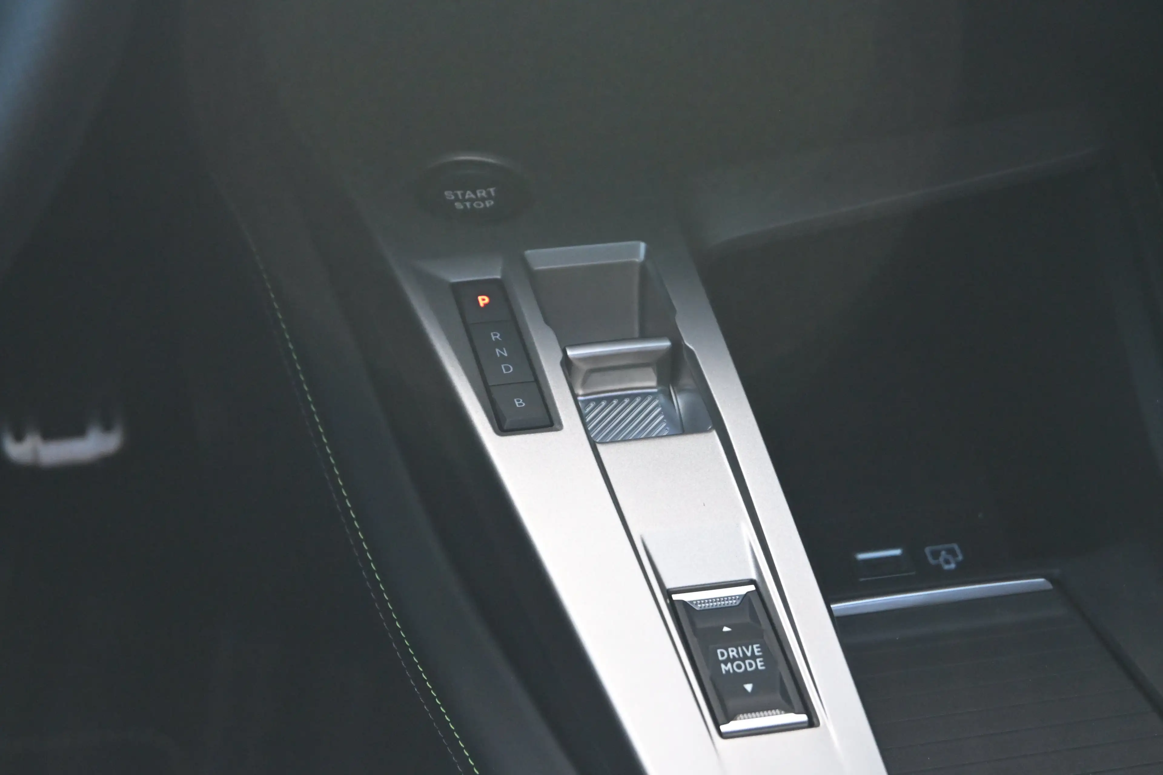 Peugeot 408 1.6 GT Exclusive Plug-In Hybrid 240 Demo-Deal! | S — photo 18