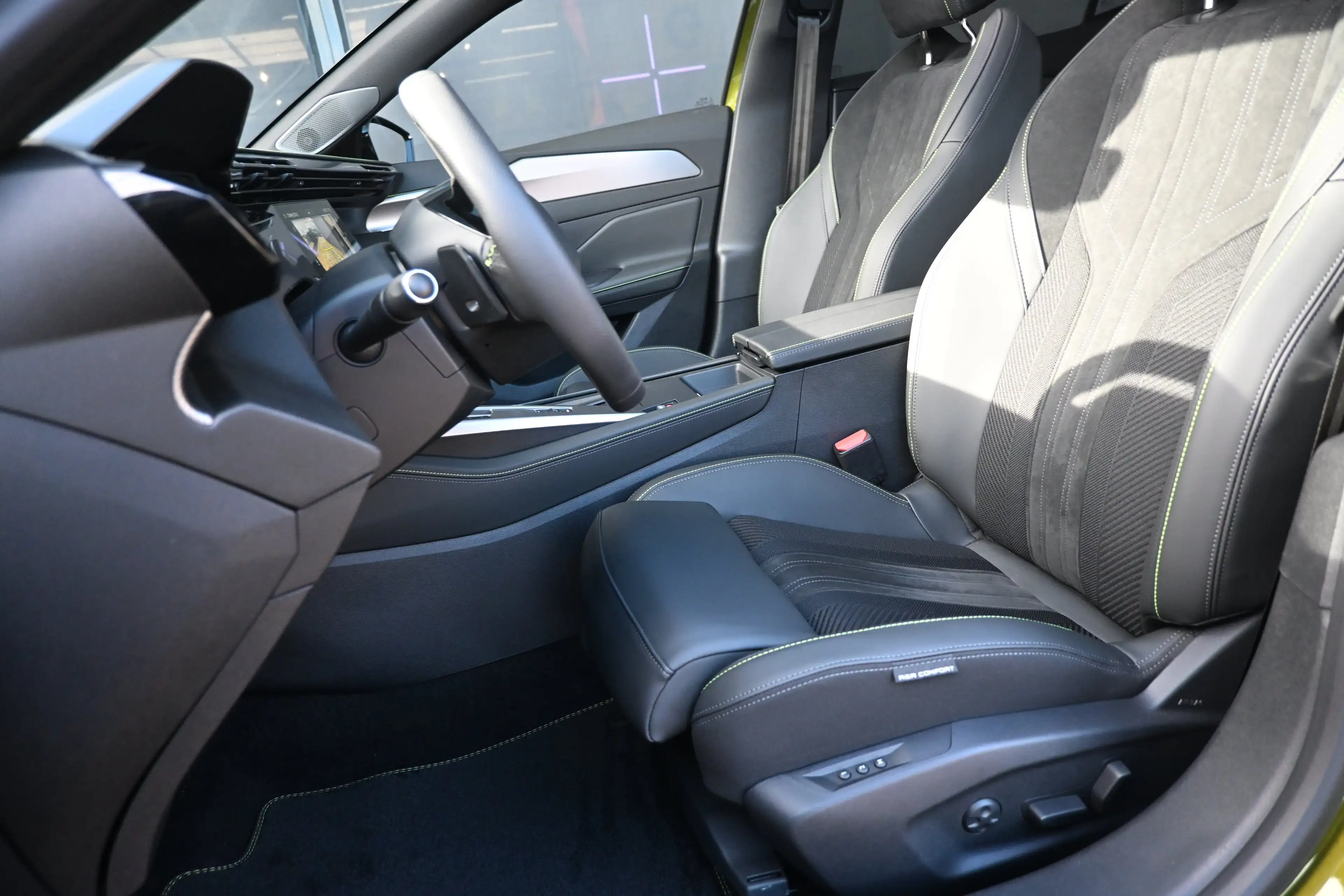 Peugeot 408 1.6 GT Exclusive Plug-In Hybrid 240 Demo-Deal! | S — photo 7