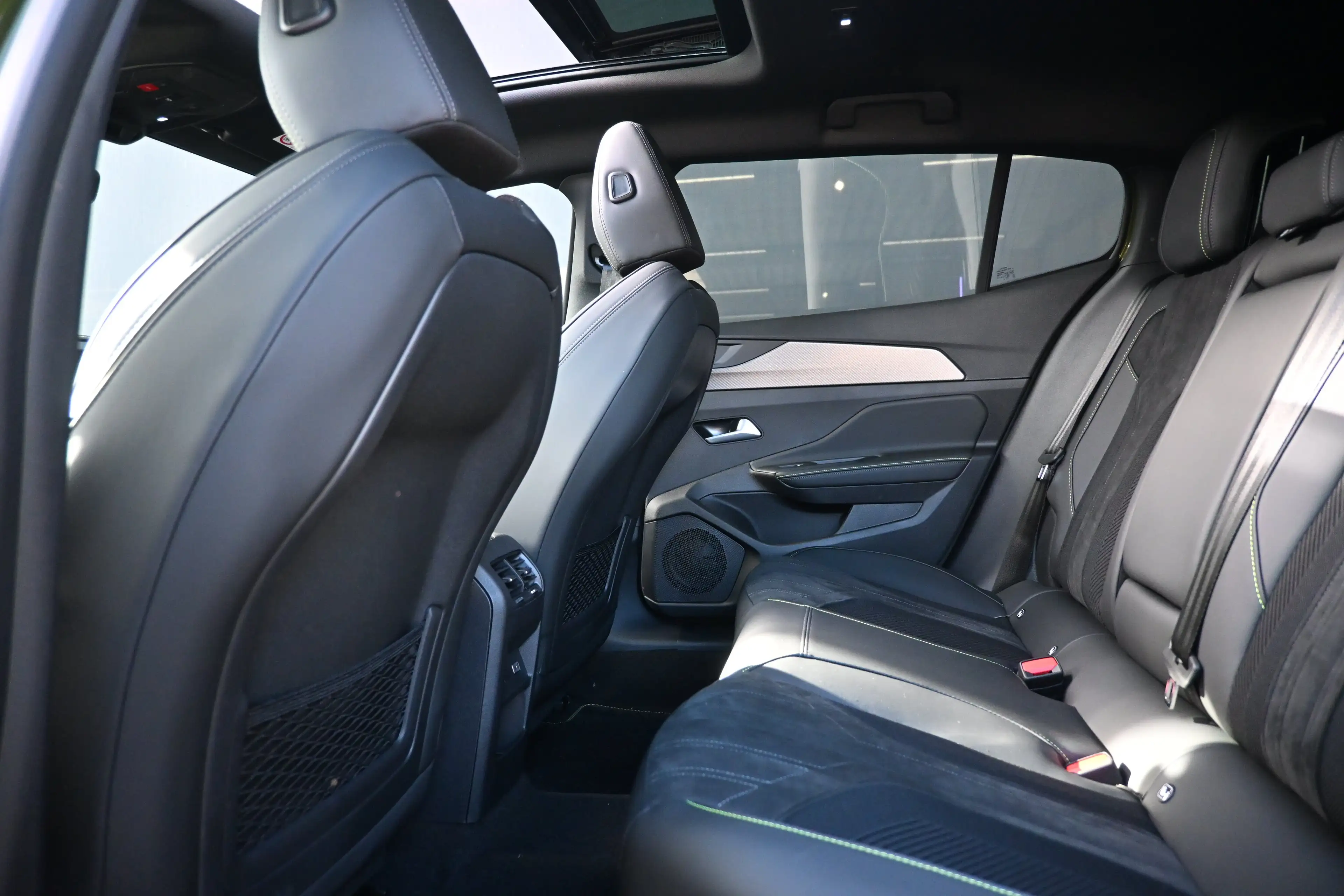 Peugeot 408 1.6 GT Exclusive Plug-In Hybrid 240 Demo-Deal! | S — photo 10