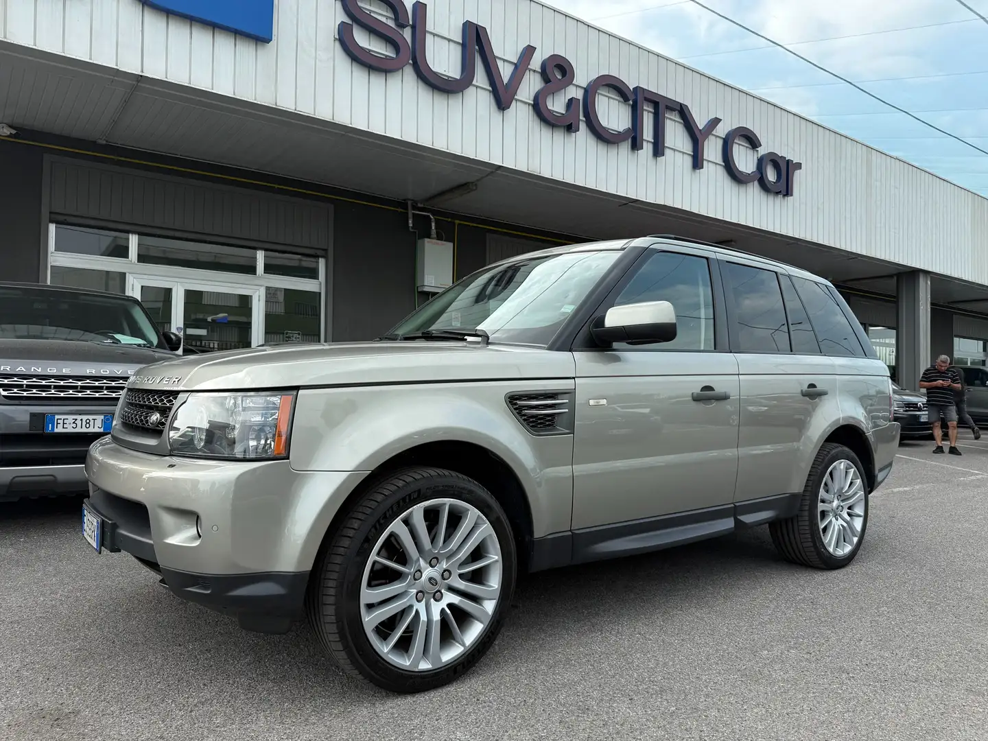 Land Rover Range Rover Sport 3.0 tdV6 HSE auto Beige - 1