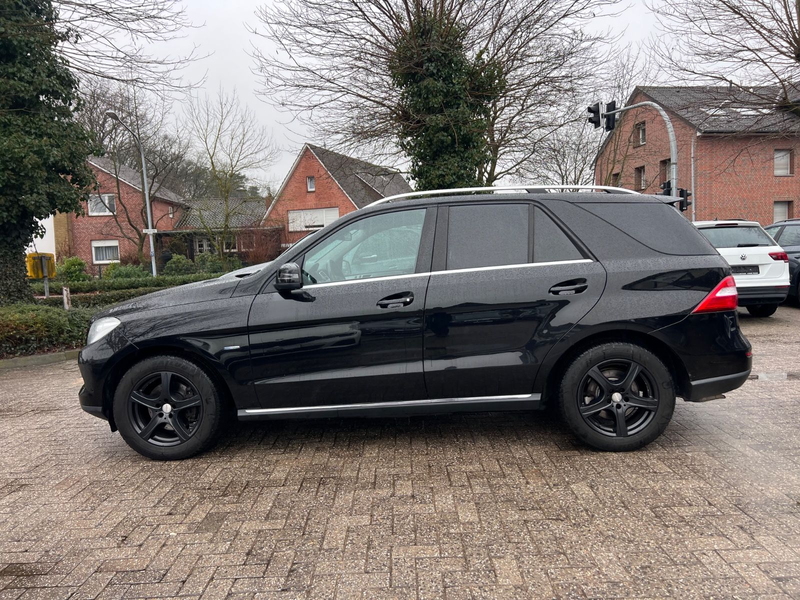 Mercedes-Benz ML 350 CDI BlueTec — photo 11