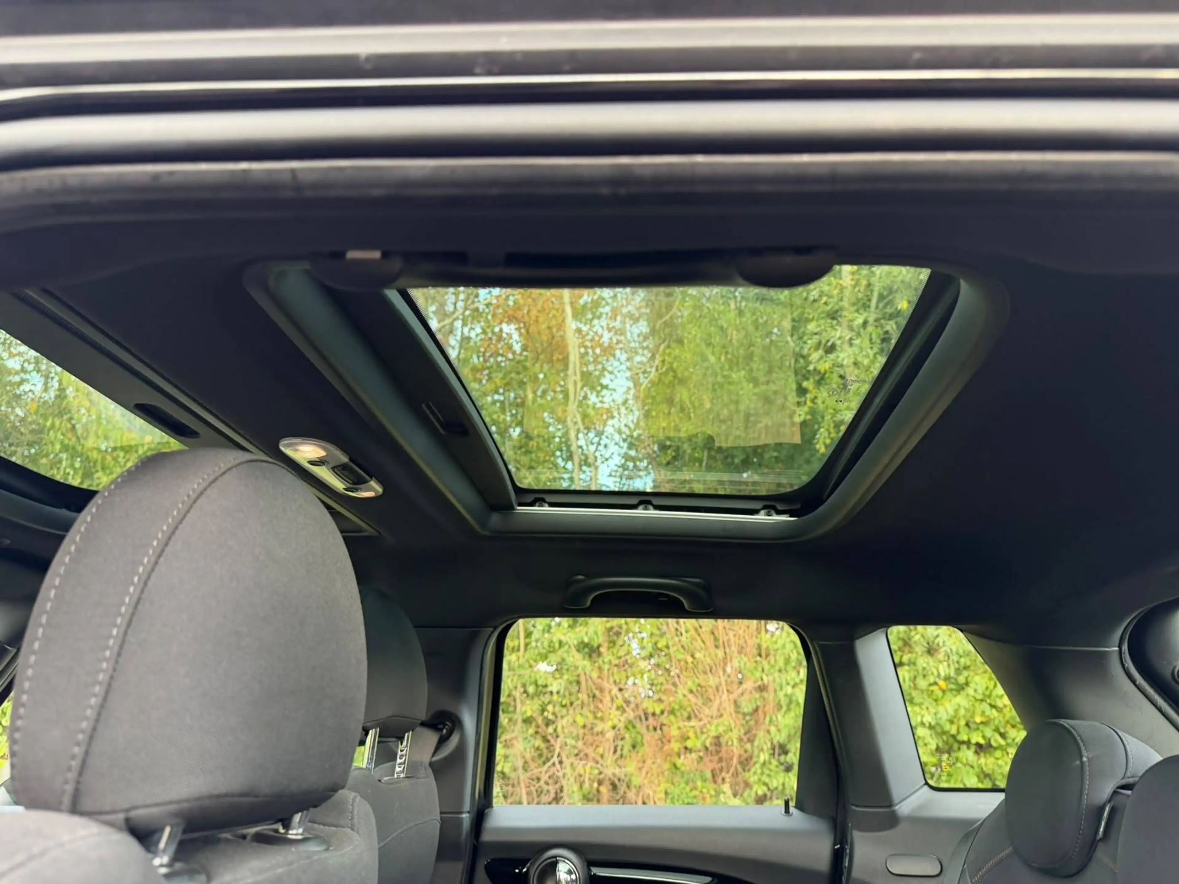 MINI Cooper D Mini 1.5 D Cooper — photo 14