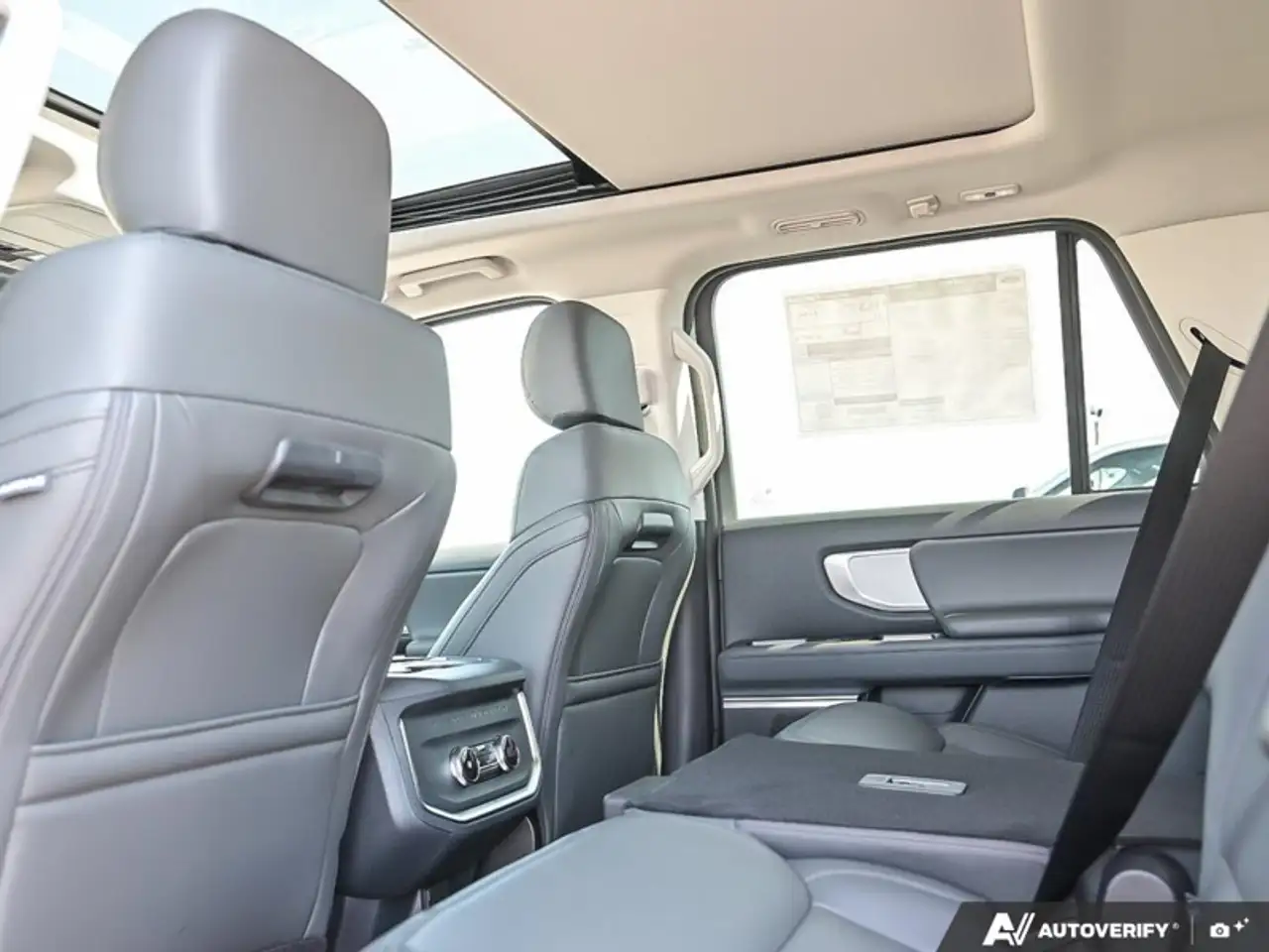 Ford Expedition снимка Ford Expedition