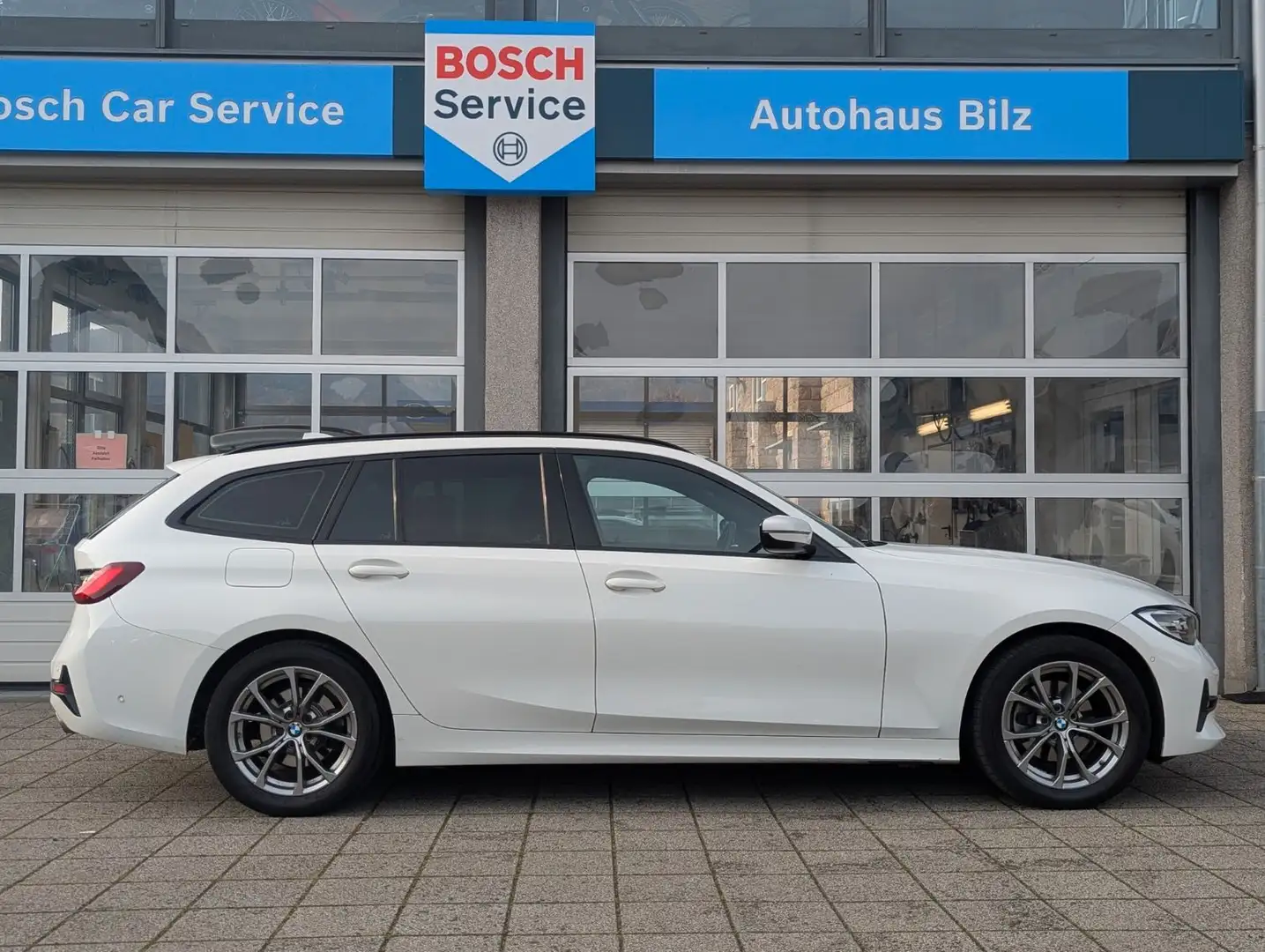 BMW 320 d xDrive Sport Line*Autom*Kamera*LED Weiß - 2