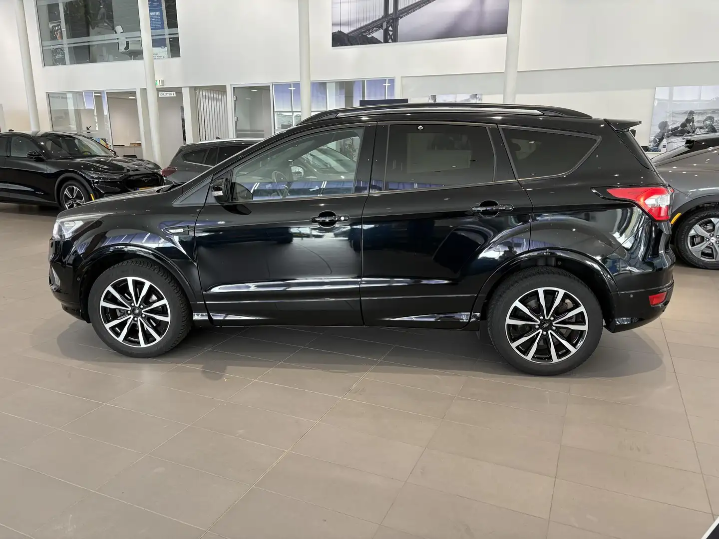 Ford Kuga 1.5 EcoBoost ST Line Zwart - 2