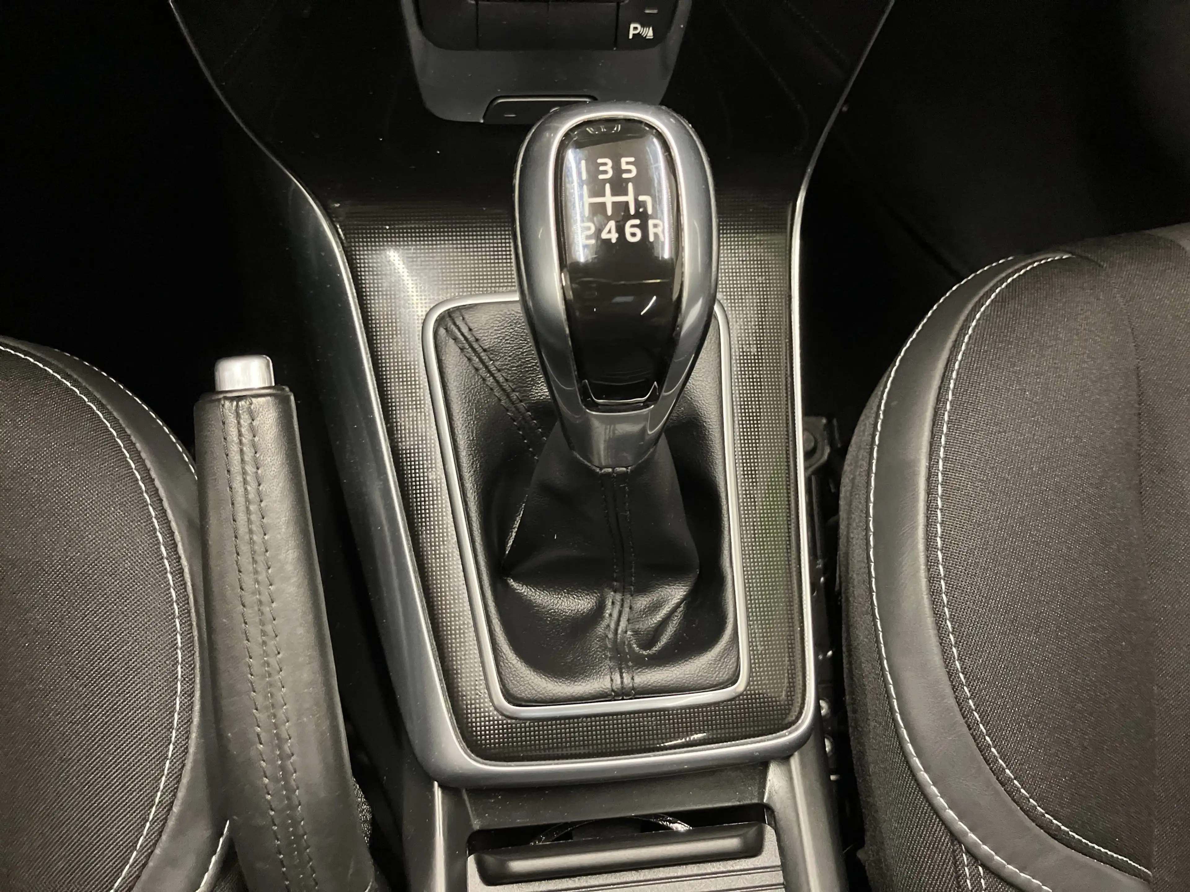 Volvo V40 T3 2.0 Momentum LED+Navi+Pano+Kamera+SHZ — photo 13