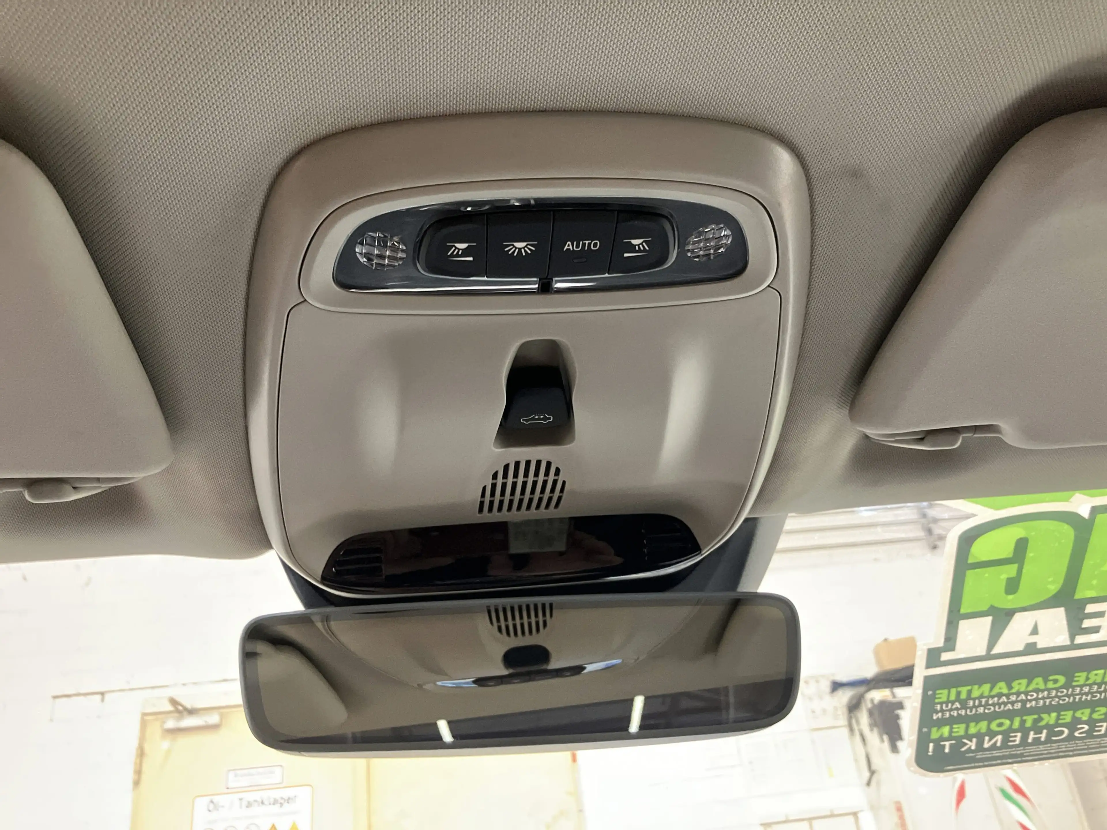 Volvo V40 T3 2.0 Momentum LED+Navi+Pano+Kamera+SHZ — photo 15