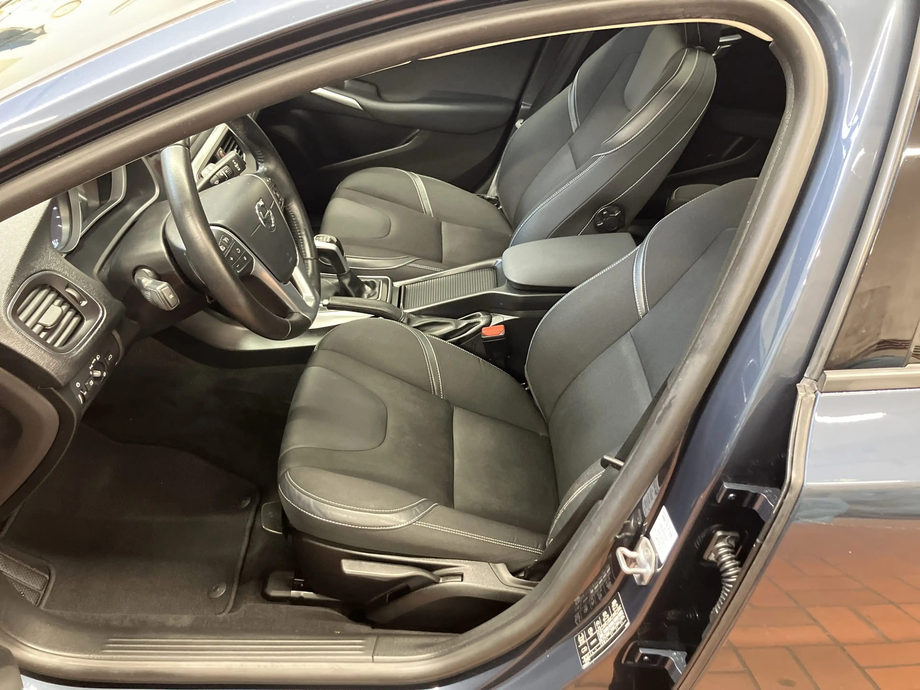 Volvo V40 T3 2.0 Momentum LED+Navi+Pano+Kamera+SHZ — photo 7