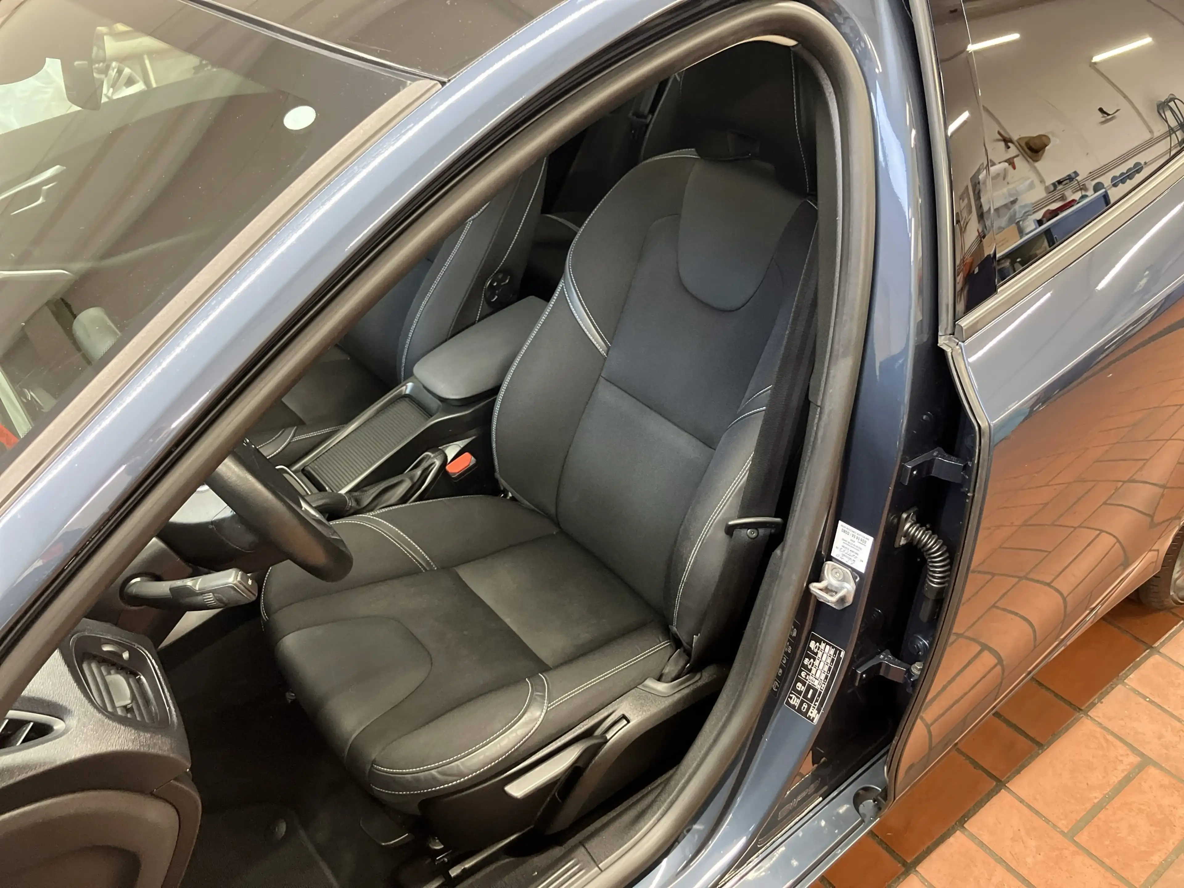 Volvo V40 T3 2.0 Momentum LED+Navi+Pano+Kamera+SHZ — photo 8