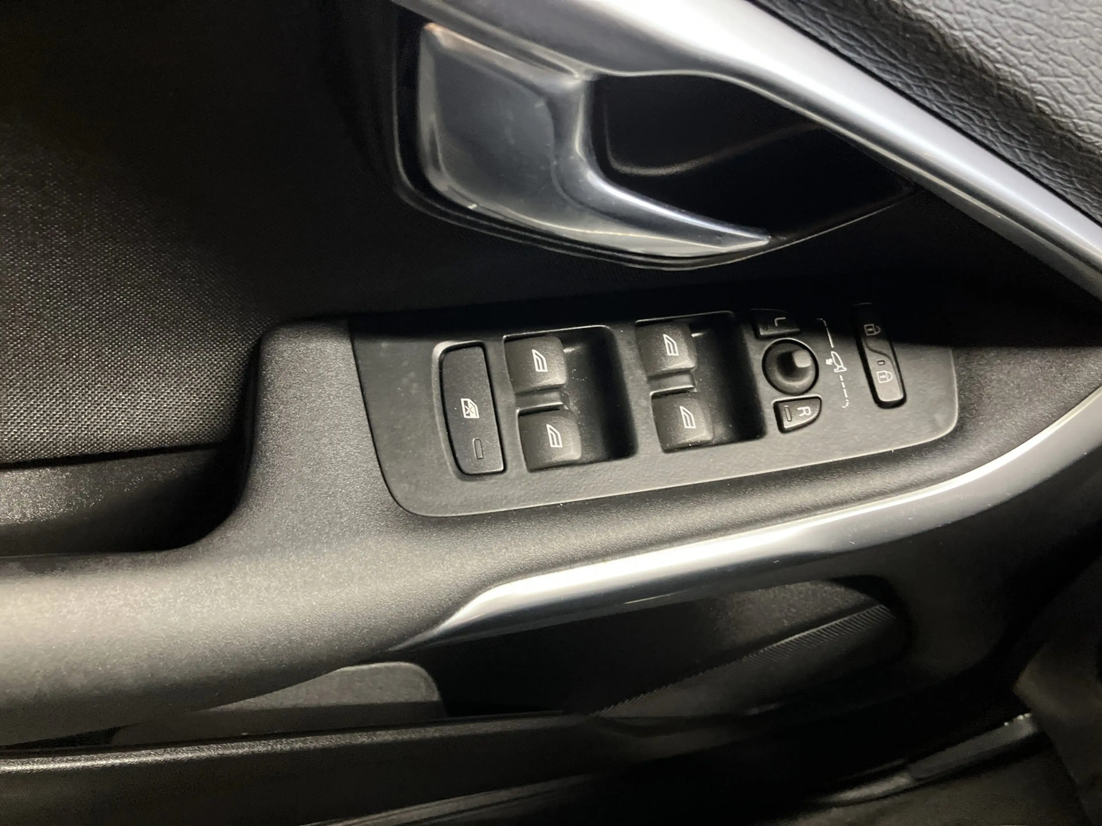 Volvo V40 T3 2.0 Momentum LED+Navi+Pano+Kamera+SHZ — photo 14