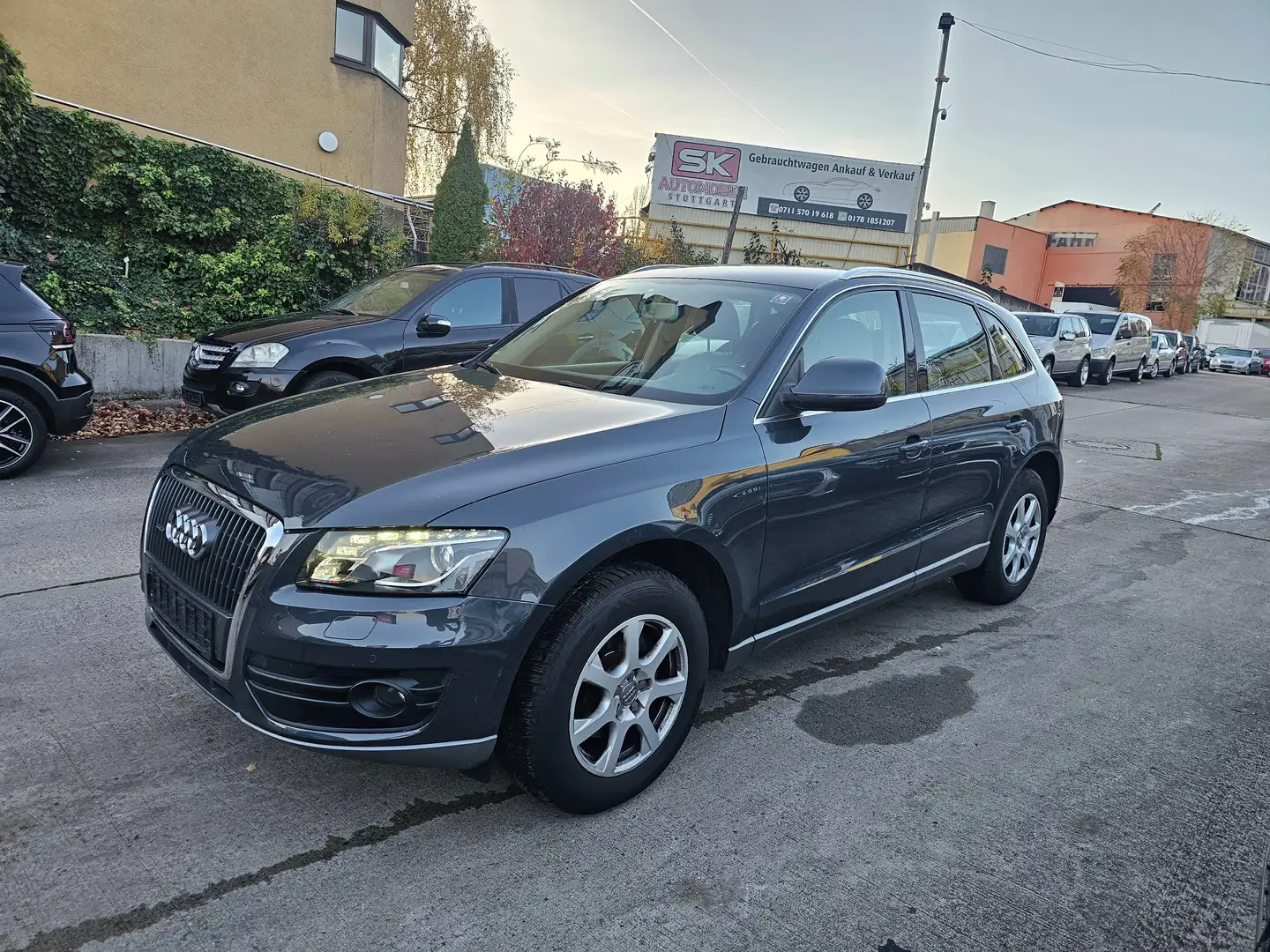 Audi Q5 2.0 TFSI (155 kW) quattro Automatik Grau - 1