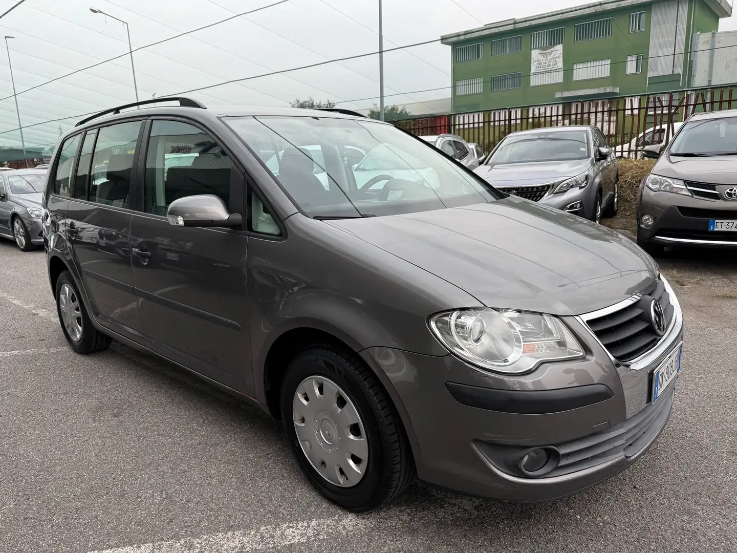 Volkswagen Touran Touran / 7 POSTI  1.6 Conceptline Gris - 2