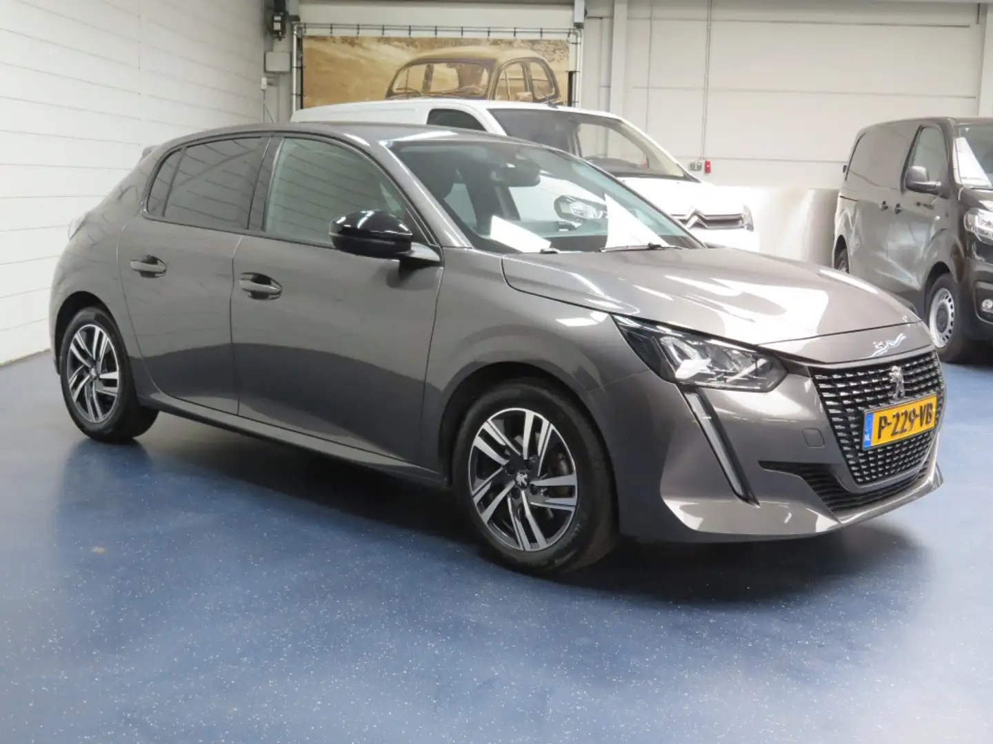 Peugeot 208 1.2 PureTech Allure Grijs - 2