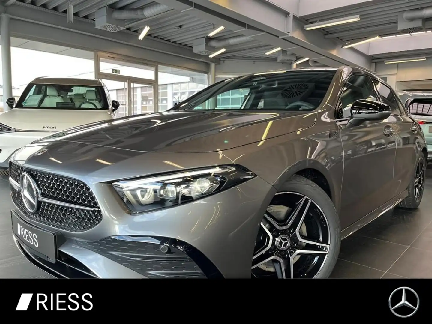 Mercedes-Benz A 220 4M AMG+AHK+PANO+MULTIBEAM+KEYLESS+DISTRONIC Grau - 1