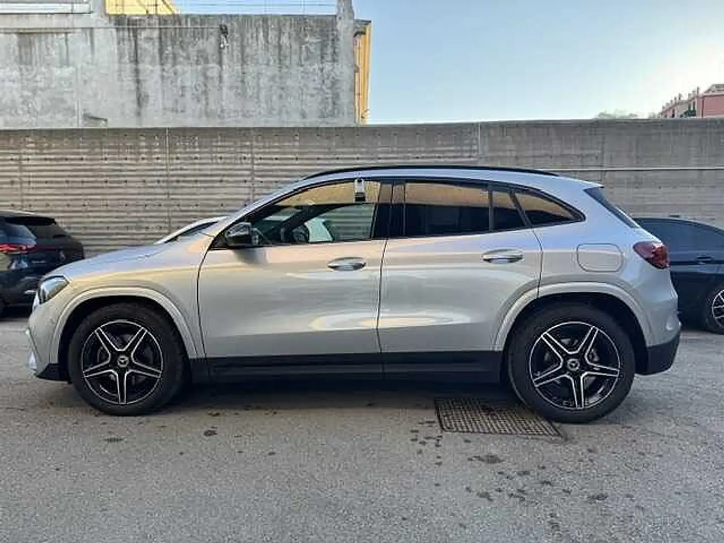 Mercedes-Benz GLA 200 d Automatic AMG Line Premium Plus Grigio - 2