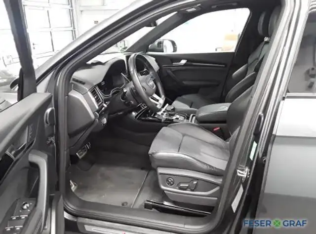Audi Q5 view 6