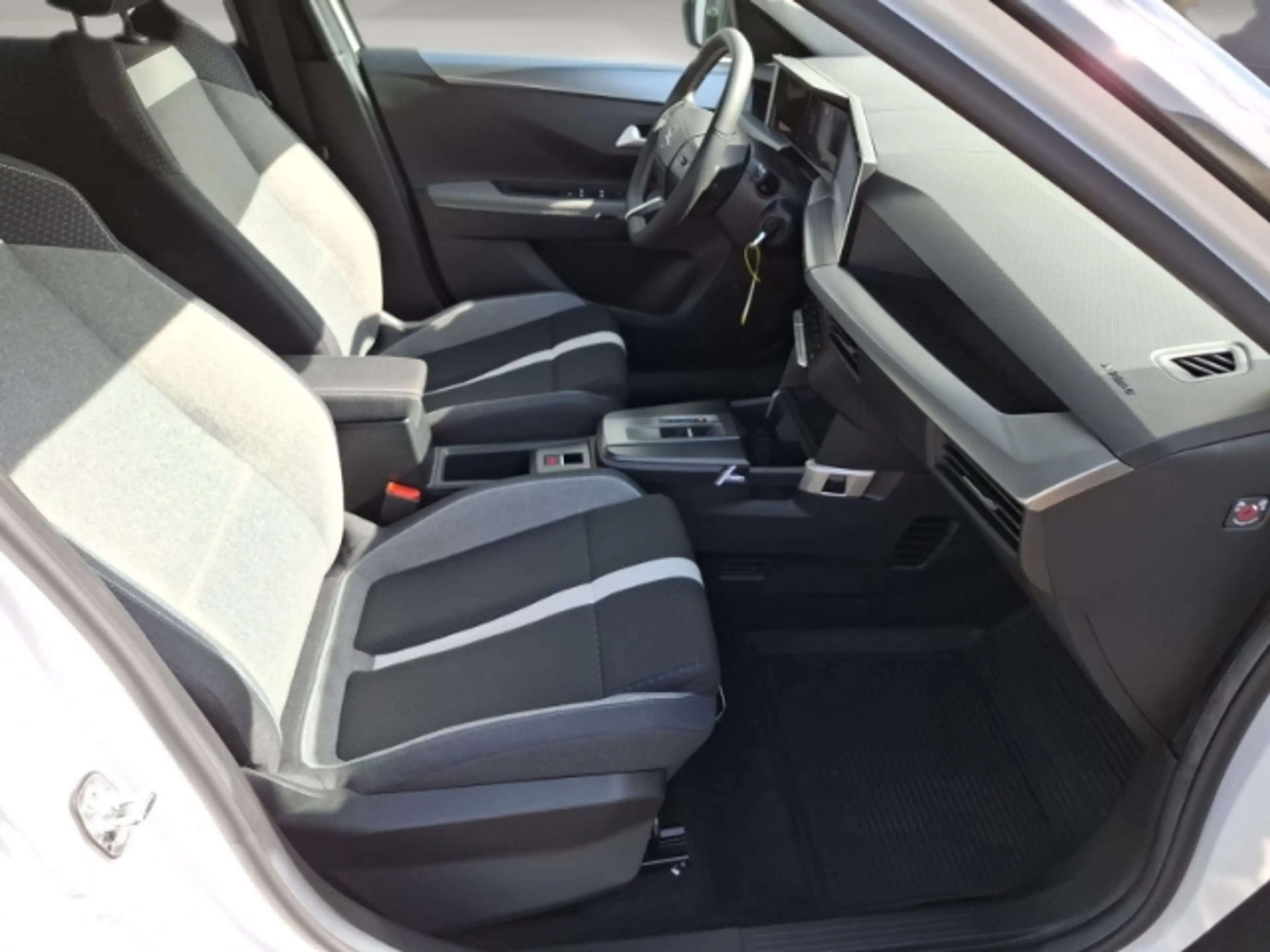 Opel Frontera GS 44 kWh/11 kW Onboard Charger/Lenkrad/Sitzheizun — photo 14