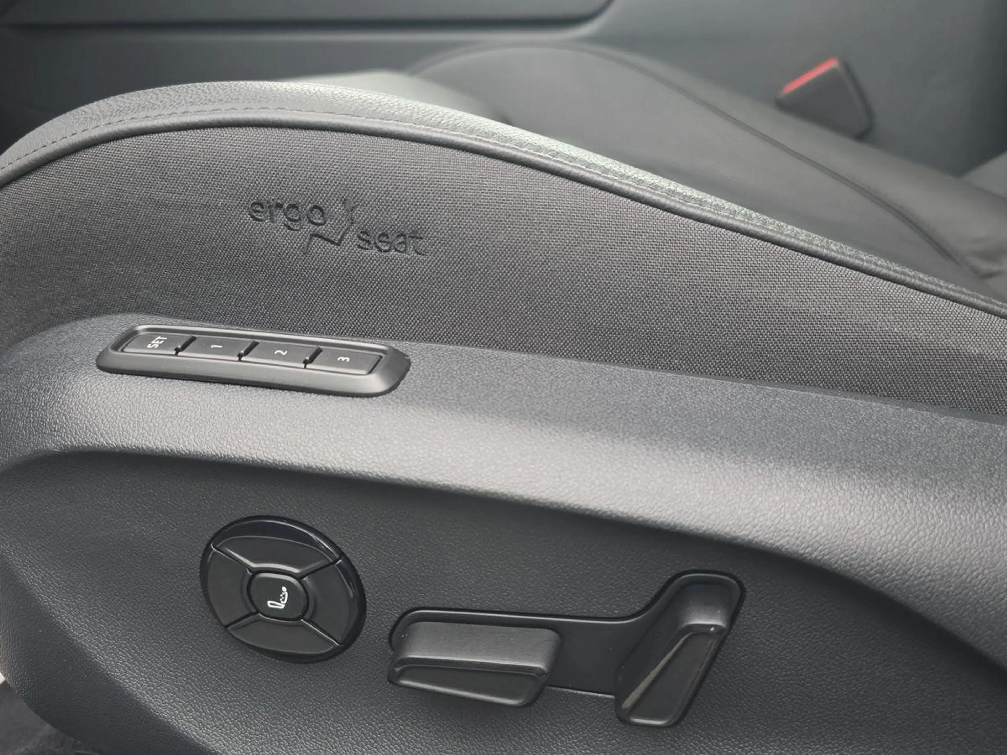 Skoda Superb TDI 4x4 STNDHZ PANO AHK SITZBLF LEDER 360° — photo 11