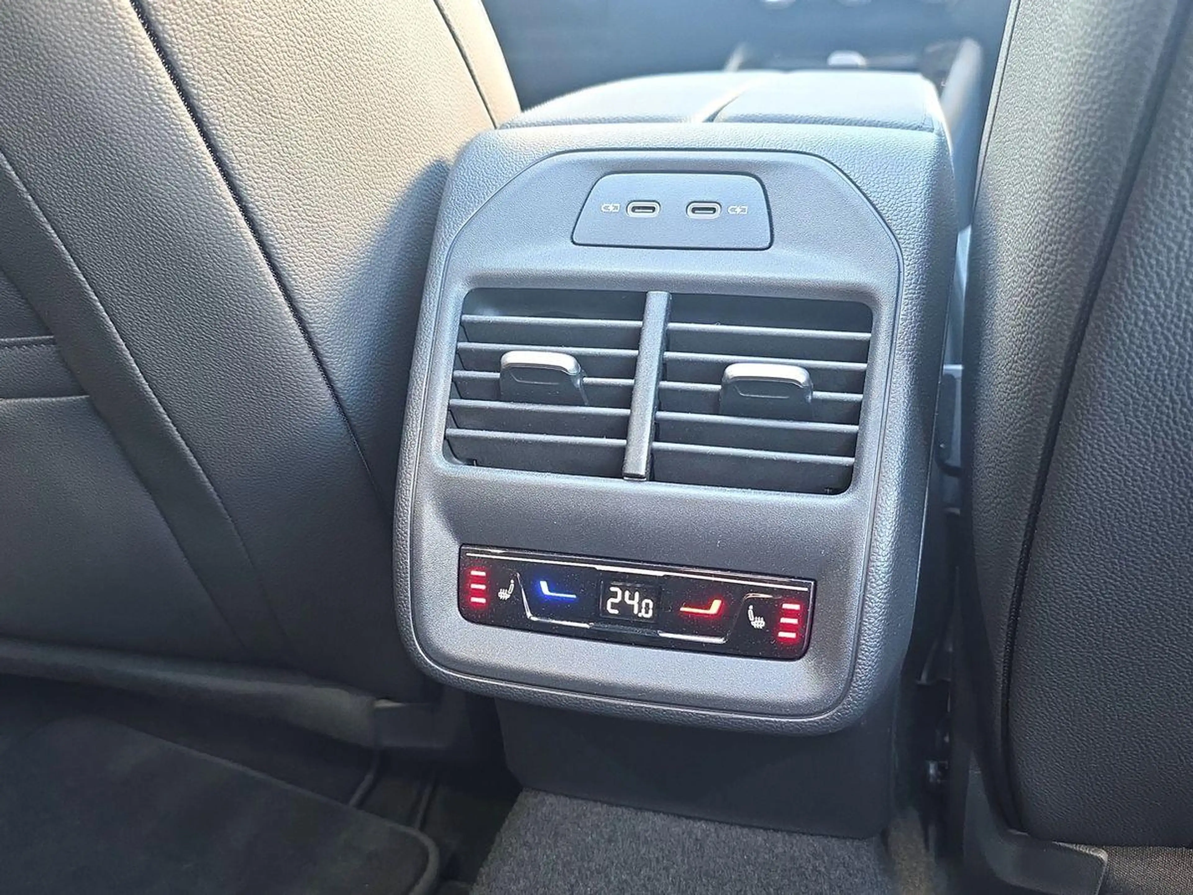 Skoda Superb TDI 4x4 STNDHZ PANO AHK SITZBLF LEDER 360° — photo 13