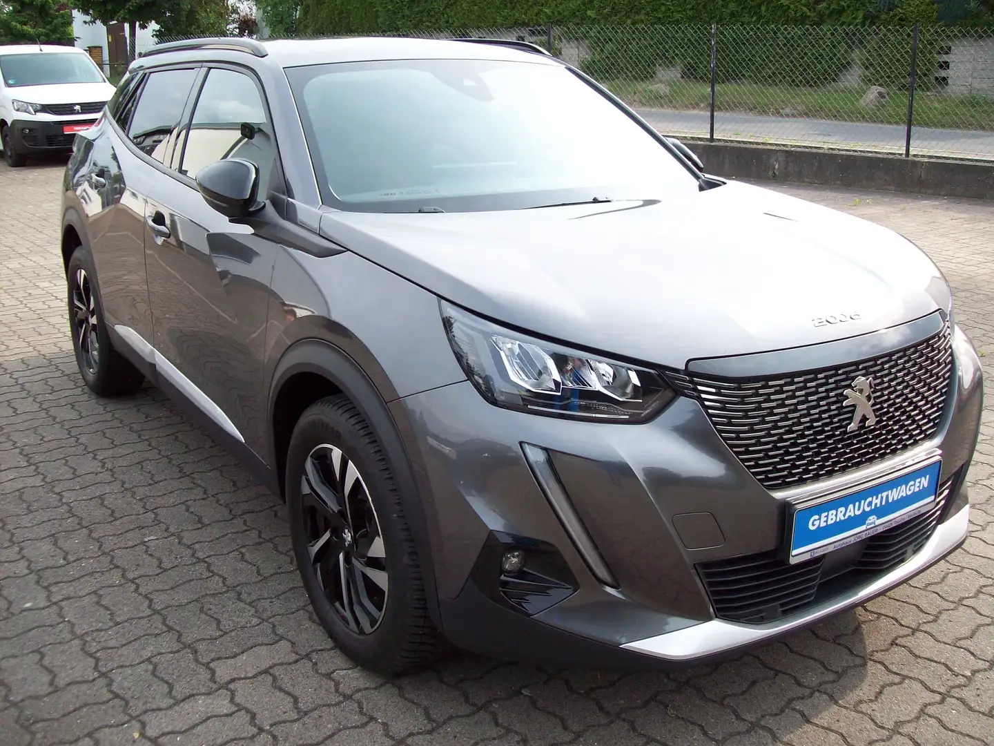 Peugeot 2008 PureTech 130 Allure Pack Grau - 2