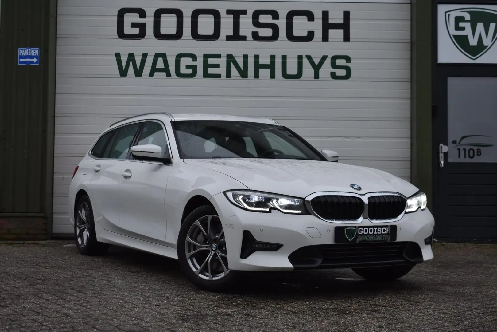 BMW 330 3-serie Touring 330e Business Edition Plus | Leder Blanc - 2