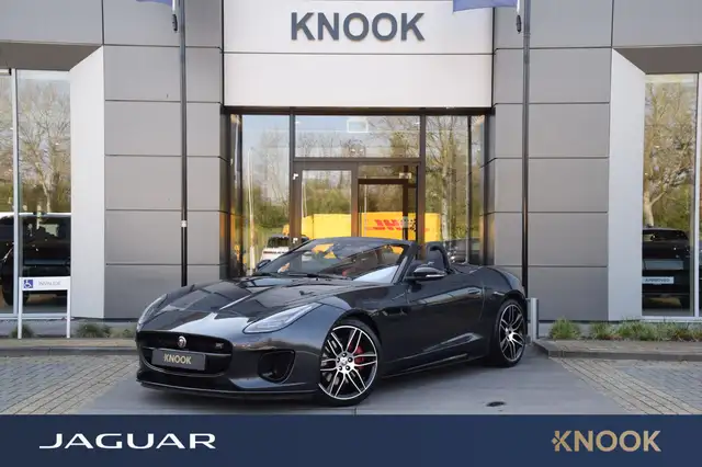 Jaguar F-Type 2.0T Chequered Flag