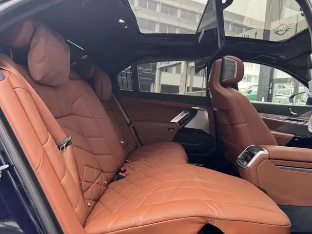 BMW M view 8