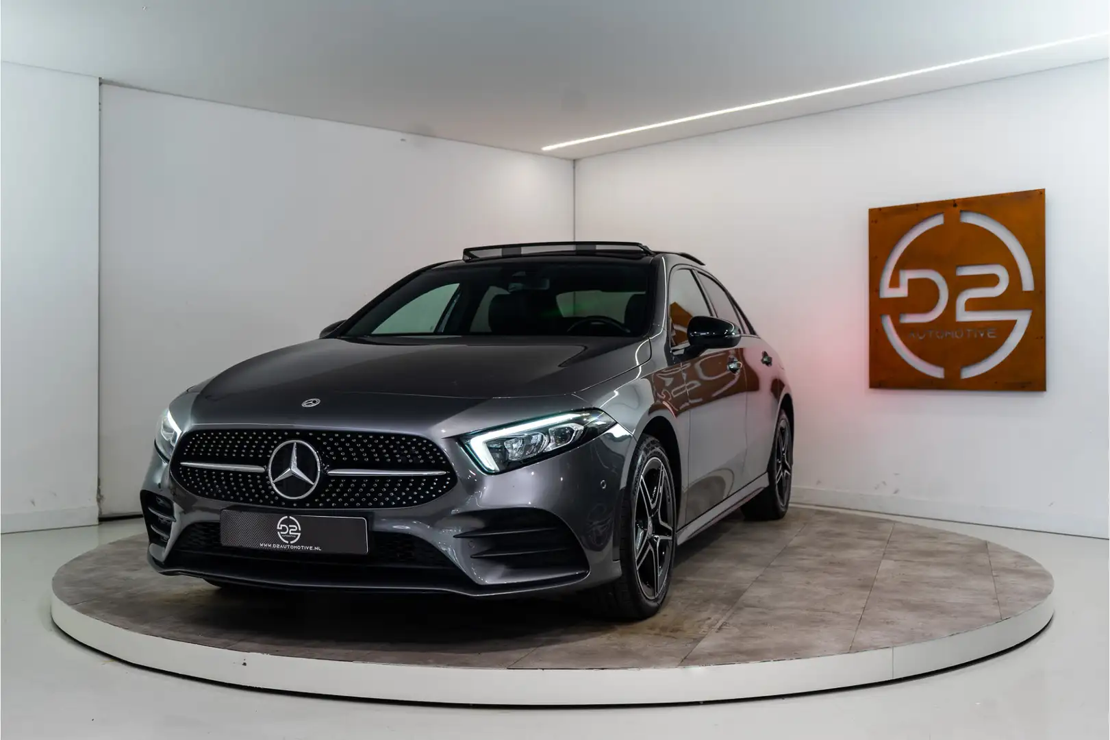 Mercedes-Benz A 250 e AMG 263PK Plug-In Limousine | Pano | Sfeer | LED Grijs - 1