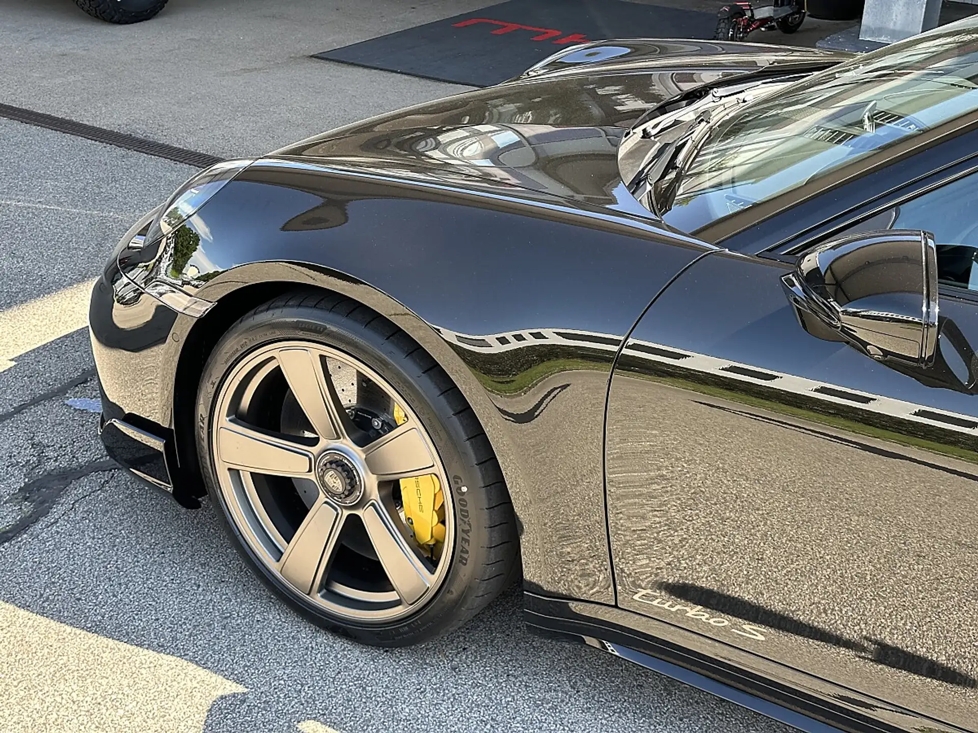 포르쉐 911 Turbo S Coupe 2026 블랙 사진 7