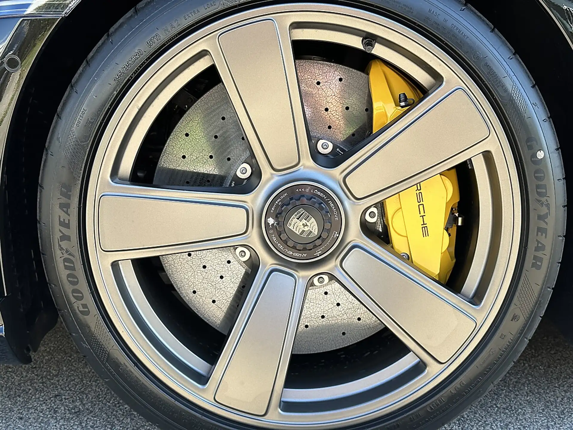 포르쉐 911 Turbo S Coupe 2026 블랙 사진 8