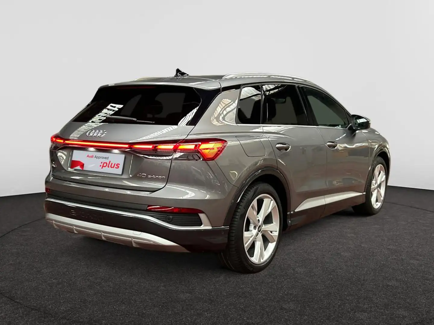 Audi Q4 e-tron S line 40 e-tron 150kW(204cv) Grijs - 2
