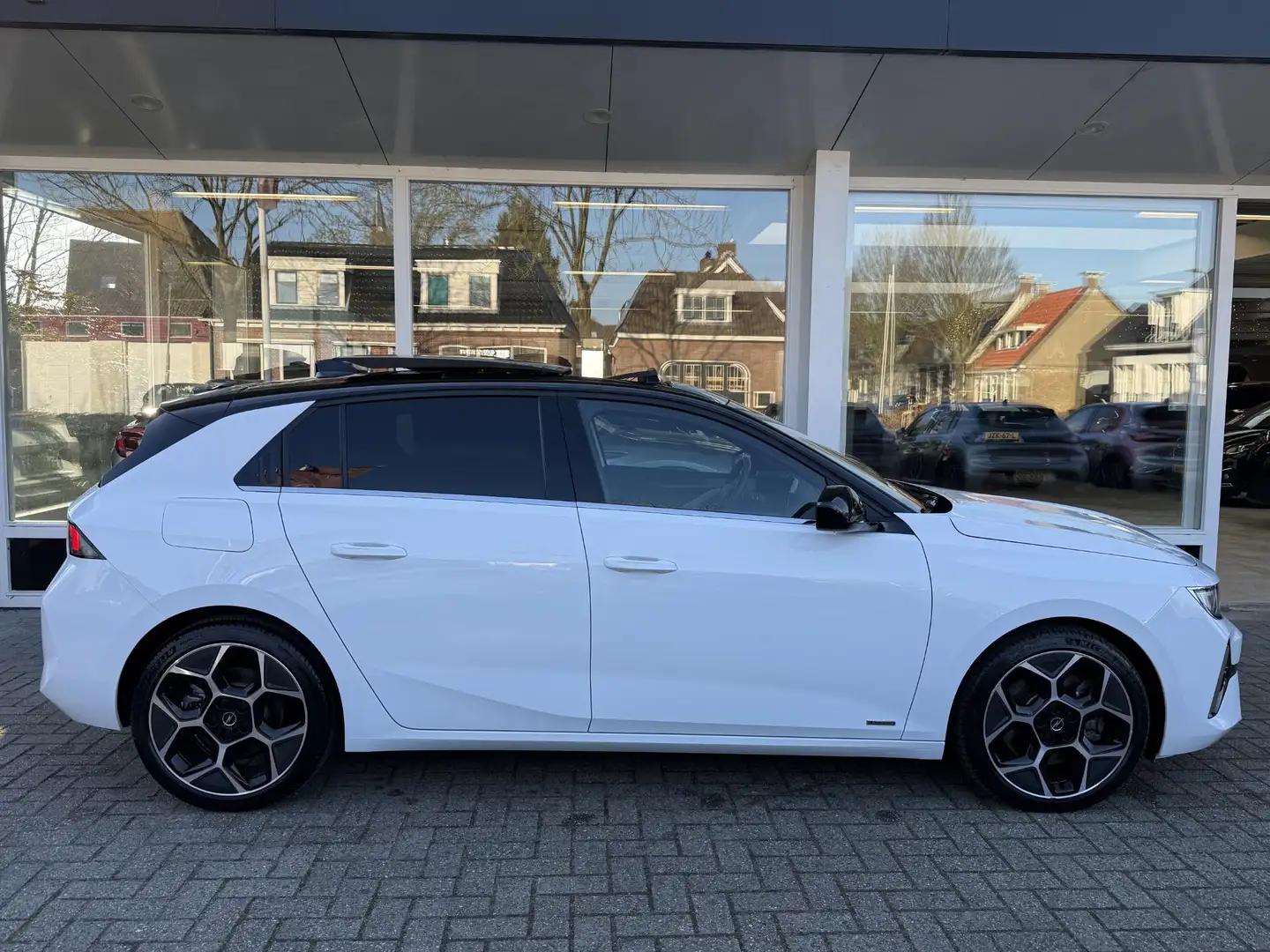 Opel Astra 1.6 Turbo Plug In Hybrid Ultimate | AGR-Stoelen | Weiß - 2