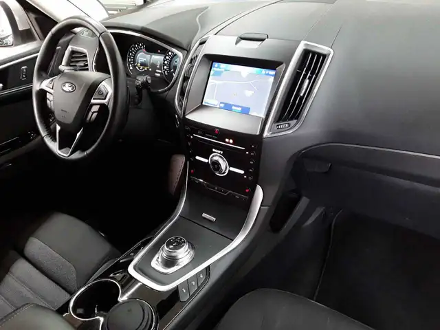 Ford S-Max view 9