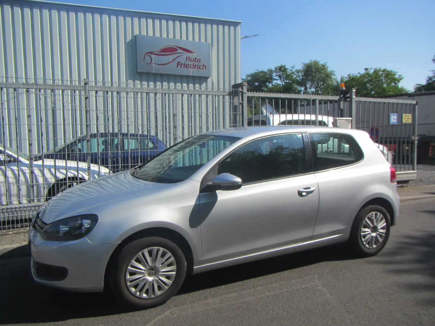 Volkswagen Golf Trendline Argent - 1