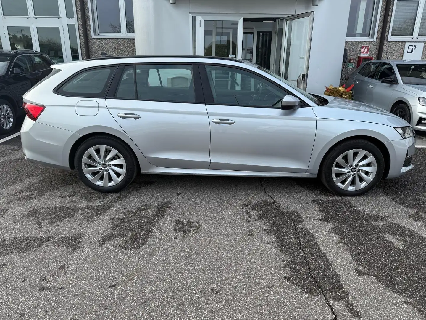 Skoda Octavia Wagon 2.0 tdi Executive 150cv dsg Plateado - 2