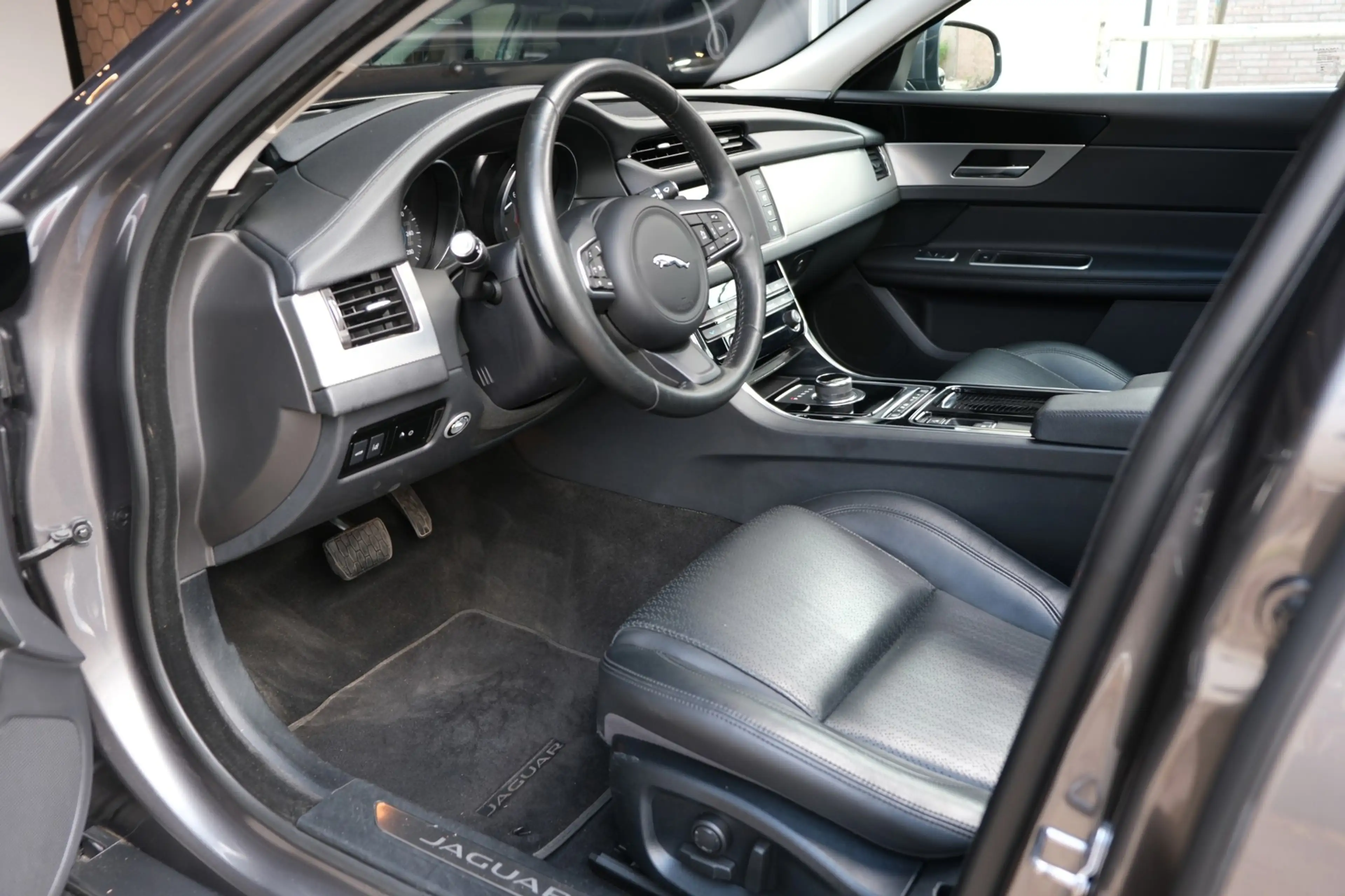 Jaguar XF 2.0 30t Prestige AWD 300pk! 100.235km UNIEK PANORA — photo 2
