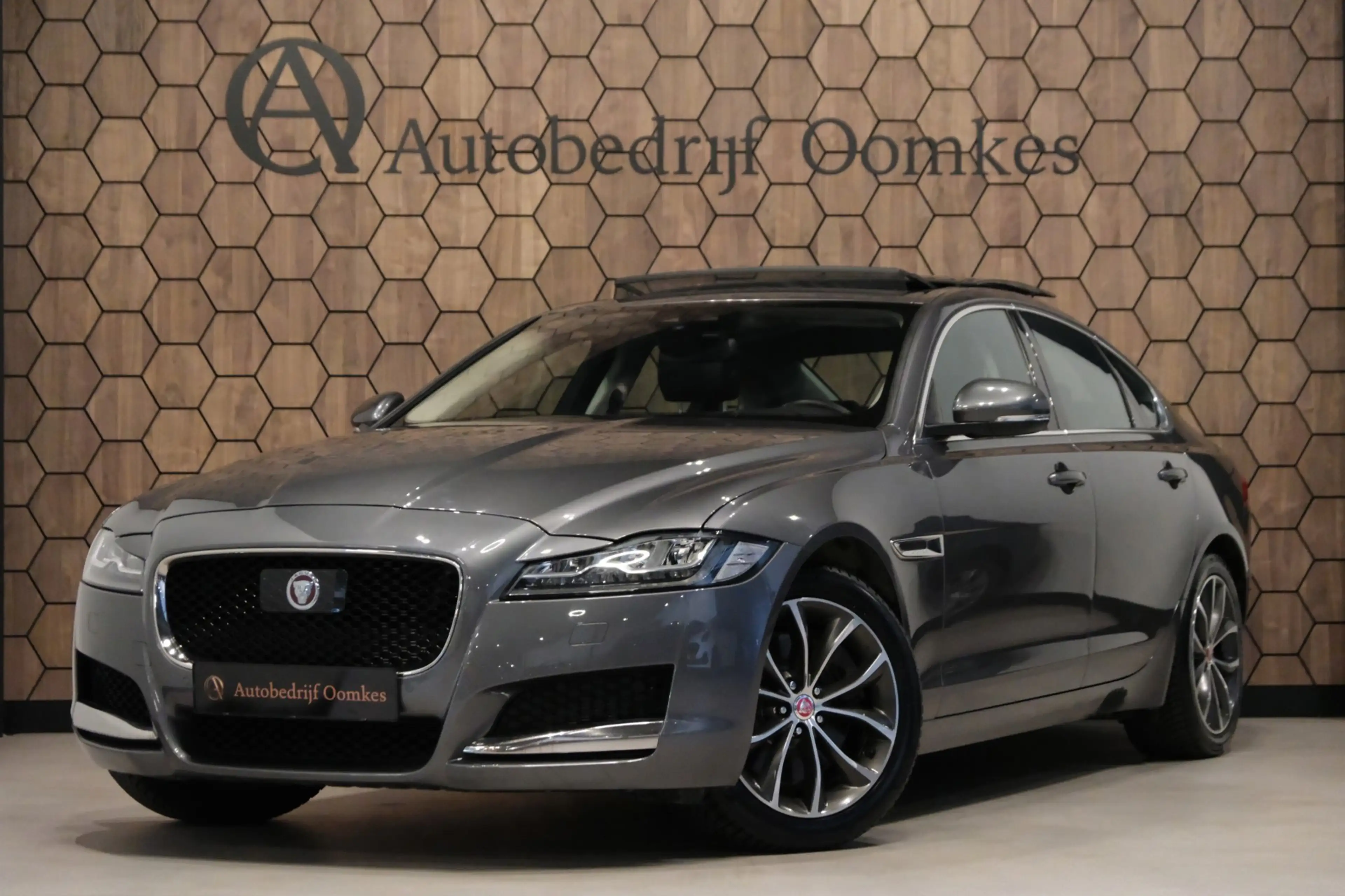 Jaguar XF 2.0 30t Prestige AWD 300pk! 100.235km UNIEK PANORA