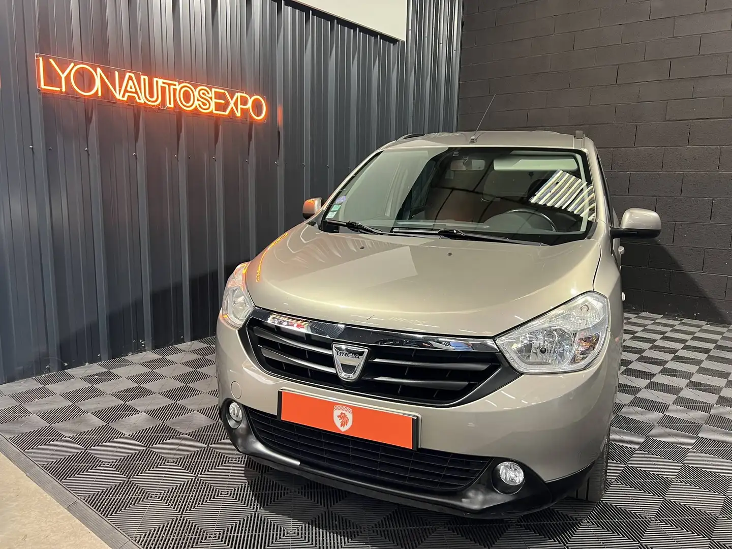 Dacia Lodgy 1.2 TCe 115 Silver Line 7 places Grau - 2