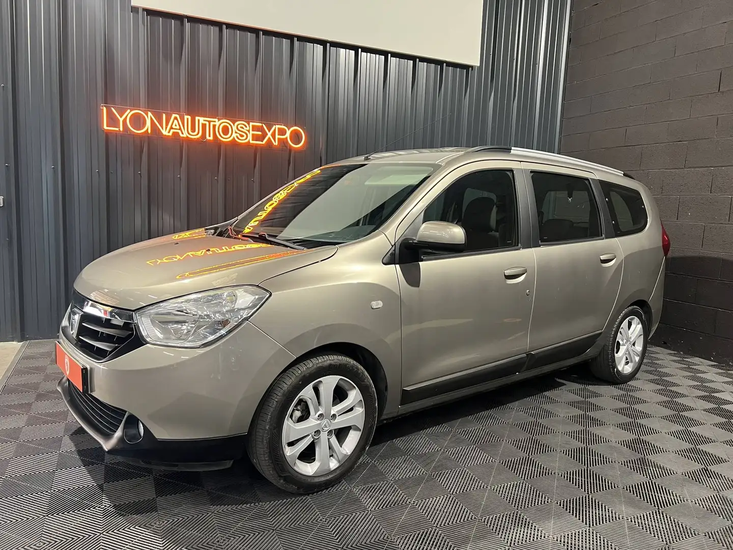 Dacia Lodgy 1.2 TCe 115 Silver Line 7 places Grau - 1