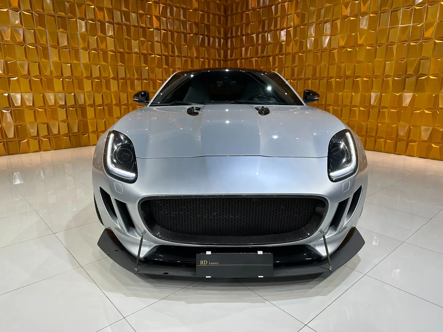 Jaguar F-Type Coupe 3.0 V6 auto E6, scarico maggiorato Šedá - 2