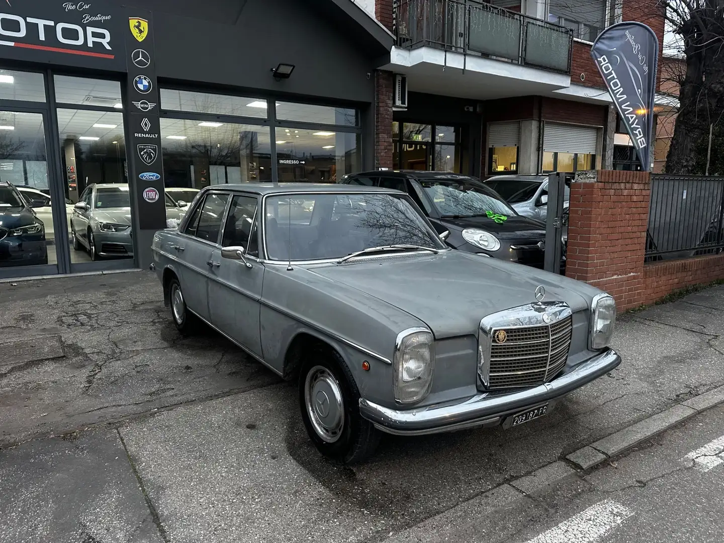 Mercedes-Benz E 200 Mercedes benz modello 200/8 del 1968 Grigio - 2