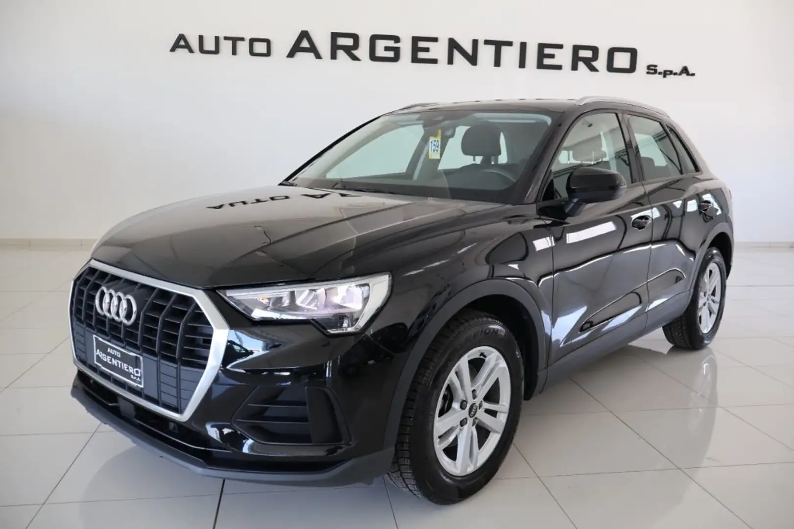 Audi Q3 35 TDI S tronic Business soli 61.670 km crna - 1