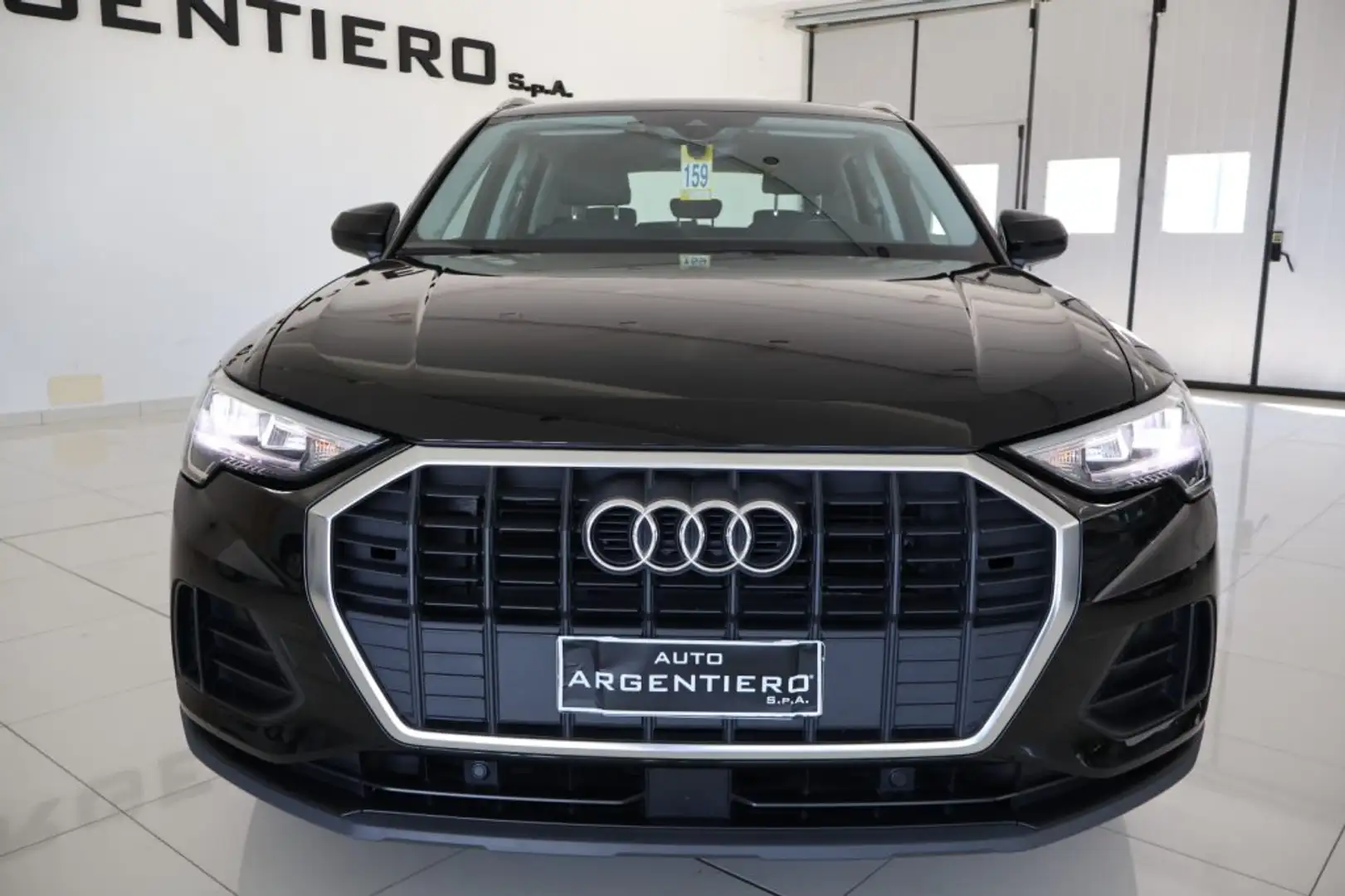 Audi Q3 35 TDI S tronic Business soli 61.670 km crna - 2